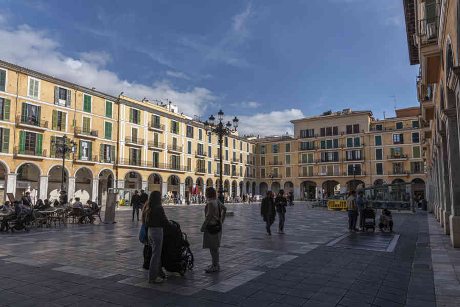 Mallorca - Palma 055 - plaza Mayor.jpg